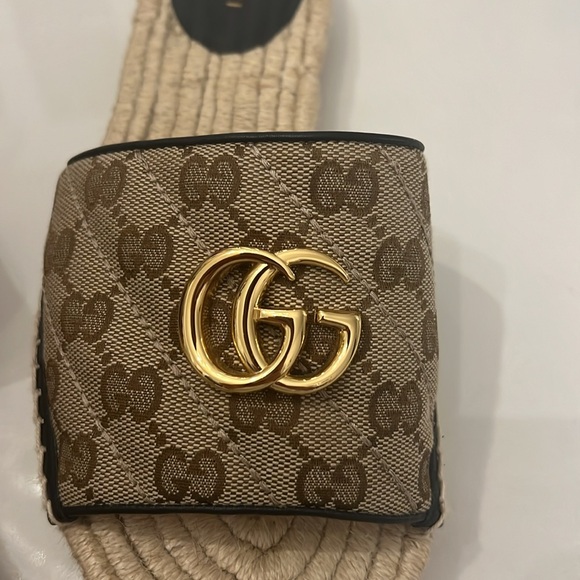 Gucci espadrilles canvas sandal with gold hardware. Used a few times. - Picture 5 of 7